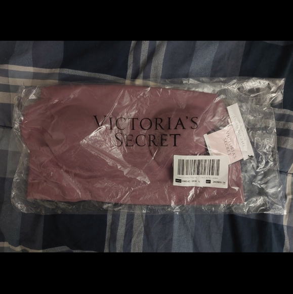 🥀SOLD ON MERCARI🥀 NEW VICTORIA'S SECRET OPEN BACK HIGH NECK PINK SPORTS BRA - Picture 6 of 9